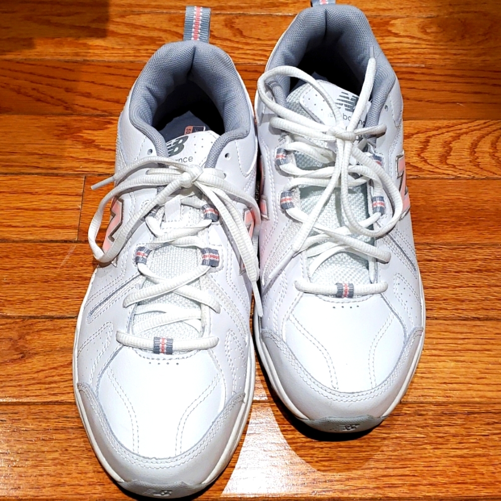 New Balance athletic shoes nwot size 9